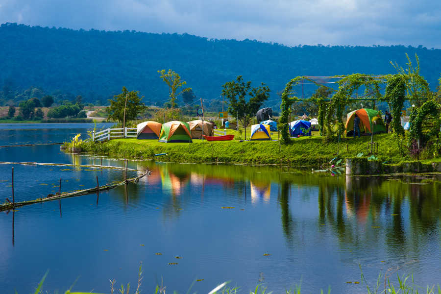 camping avec lac en France